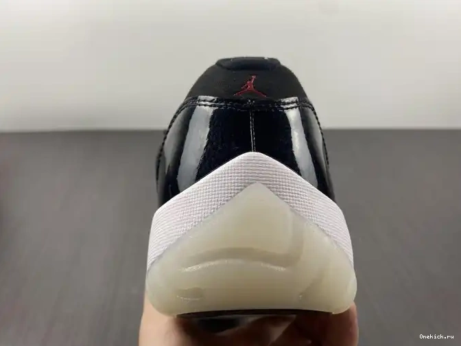 One Kick Air Low Jordan Retro 72-10 11 AV2187-001 0619